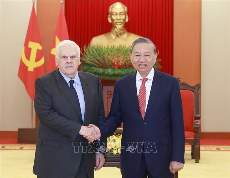 Thứ trưởng Bộ Ngoại giao Lê Thị Thu Hằng tiếp Thứ trưởng Bộ Quốc phòng Canada Stefanie Beck